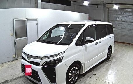 Toyota Voxy III, 2021 год, 2 220 000 рублей, 4 фотография