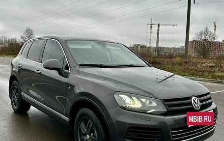 Volkswagen Touareg III, 2011 год, 1 850 000 рублей, 2 фотография