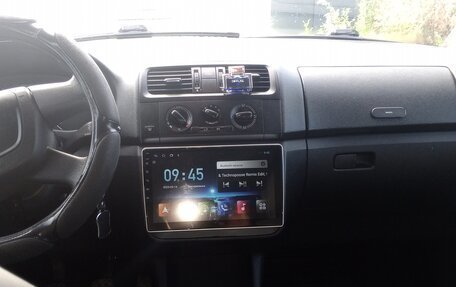 Skoda Fabia II, 2010 год, 600 000 рублей, 3 фотография