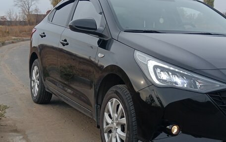 Hyundai Solaris II рестайлинг, 2022 год, 1 880 000 рублей, 2 фотография