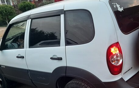 Chevrolet Niva I рестайлинг, 2018 год, 1 150 000 рублей, 6 фотография