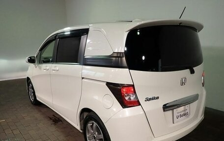 Honda Freed I, 2013 год, 835 000 рублей, 2 фотография