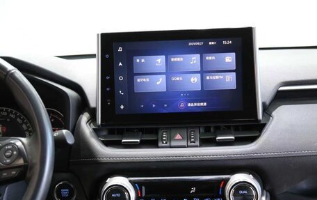 Toyota RAV4, 2022 год, 2 514 000 рублей, 15 фотография