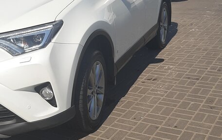 Toyota RAV4, 2018 год, 2 700 000 рублей, 2 фотография