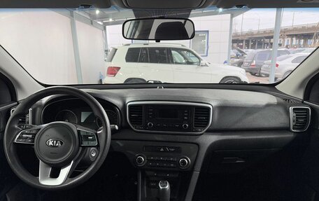 KIA Sportage IV рестайлинг, 2019 год, 1 999 000 рублей, 10 фотография