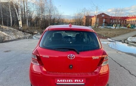 Toyota Yaris III рестайлинг, 2010 год, 580 000 рублей, 4 фотография