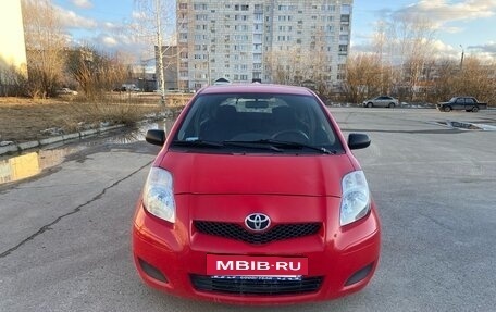 Toyota Yaris III рестайлинг, 2010 год, 580 000 рублей, 2 фотография