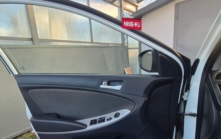 Hyundai Solaris II рестайлинг, 2011 год, 900 000 рублей, 5 фотография