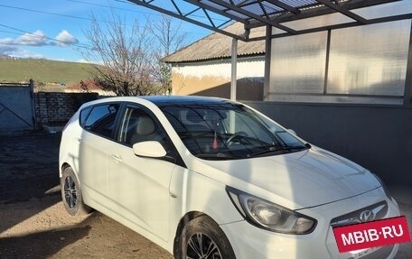 Hyundai Solaris II рестайлинг, 2011 год, 900 000 рублей, 2 фотография