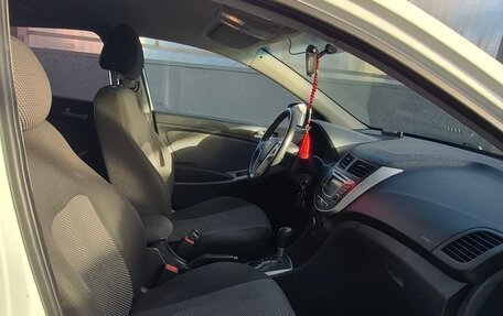 Hyundai Solaris II рестайлинг, 2011 год, 900 000 рублей, 8 фотография