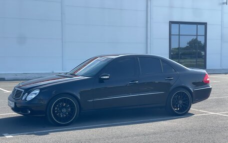 Mercedes-Benz E-Класс, 2002 год, 900 000 рублей, 2 фотография