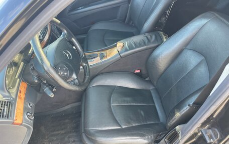 Mercedes-Benz E-Класс, 2002 год, 900 000 рублей, 13 фотография