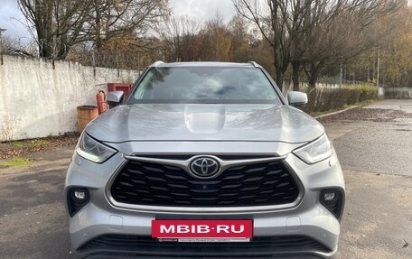 Toyota Highlander, 2021 год, 4 300 000 рублей, 2 фотография