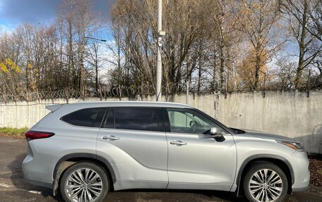 Toyota Highlander, 2021 год, 4 300 000 рублей, 8 фотография