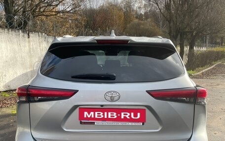 Toyota Highlander, 2021 год, 4 300 000 рублей, 6 фотография