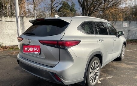 Toyota Highlander, 2021 год, 4 300 000 рублей, 7 фотография