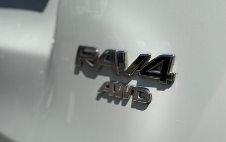 Toyota RAV4, 2017 год, 2 600 000 рублей, 4 фотография