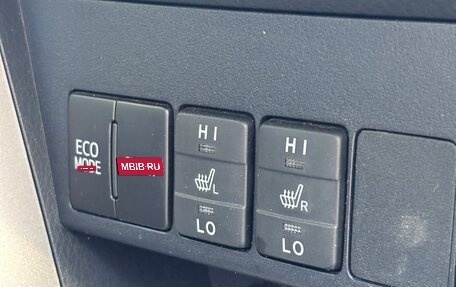 Toyota RAV4, 2017 год, 2 600 000 рублей, 13 фотография