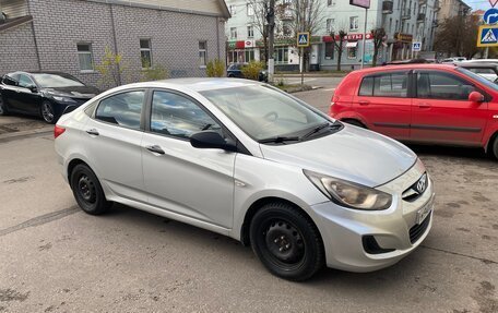 Hyundai Solaris II рестайлинг, 2013 год, 380 000 рублей, 1 фотография