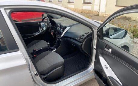 Hyundai Solaris II рестайлинг, 2013 год, 380 000 рублей, 10 фотография