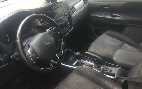 Mitsubishi Outlander III рестайлинг 3, 2018 год, 2 350 000 рублей, 6 фотография