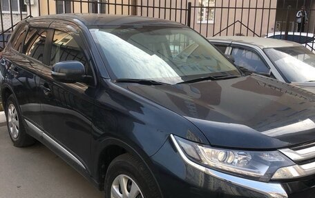 Mitsubishi Outlander III рестайлинг 3, 2018 год, 2 350 000 рублей, 3 фотография