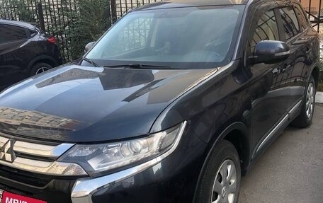 Mitsubishi Outlander III рестайлинг 3, 2018 год, 2 350 000 рублей, 2 фотография