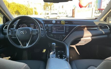 Toyota Camry, 2019 год, 2 890 000 рублей, 10 фотография