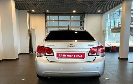 Chevrolet Cruze II, 2010 год, 580 000 рублей, 4 фотография