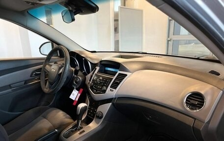 Chevrolet Cruze II, 2010 год, 580 000 рублей, 12 фотография