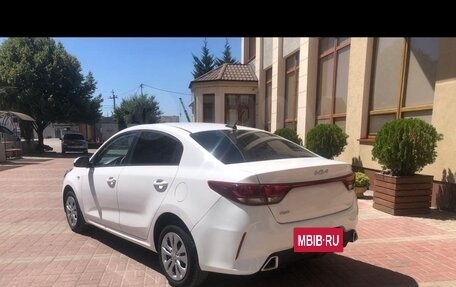 KIA Rio IV, 2022 год, 1 680 000 рублей, 2 фотография