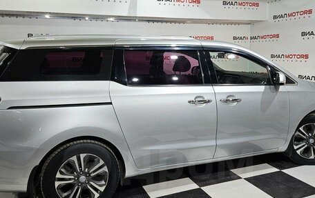 KIA Carnival III, 2018 год, 2 299 000 рублей, 4 фотография