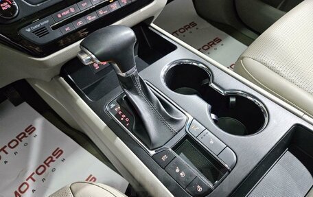 KIA Carnival III, 2018 год, 2 299 000 рублей, 7 фотография