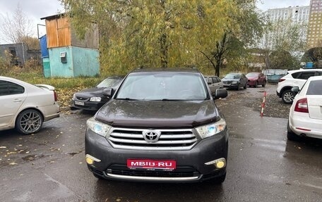Toyota Highlander III, 2011 год, 1 600 000 рублей, 1 фотография