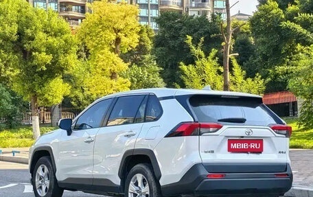 Toyota RAV4, 2023 год, 3 300 000 рублей, 6 фотография