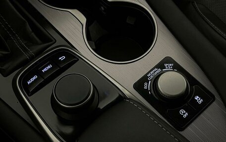 Lexus RX IV рестайлинг, 2018 год, 3 899 000 рублей, 26 фотография