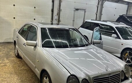 Mercedes-Benz E-Класс, 1998 год, 350 000 рублей, 1 фотография