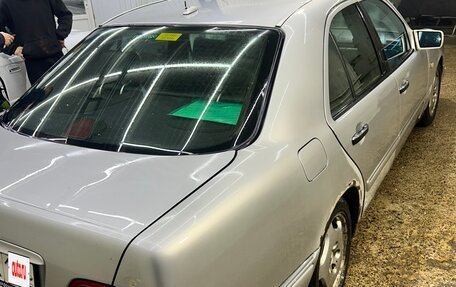 Mercedes-Benz E-Класс, 1998 год, 350 000 рублей, 4 фотография