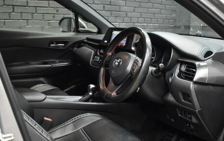 Toyota C-HR I рестайлинг, 2019 год, 1 925 000 рублей, 12 фотография