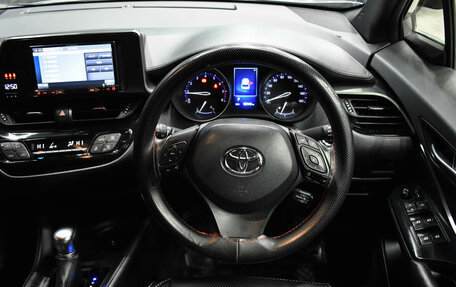 Toyota C-HR I рестайлинг, 2019 год, 1 925 000 рублей, 18 фотография