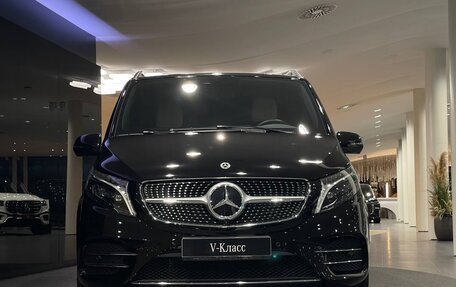 Mercedes-Benz V-Класс, 2023 год, 35 640 000 рублей, 10 фотография