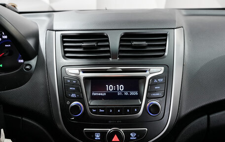 Hyundai Solaris II рестайлинг, 2016 год, 985 000 рублей, 16 фотография