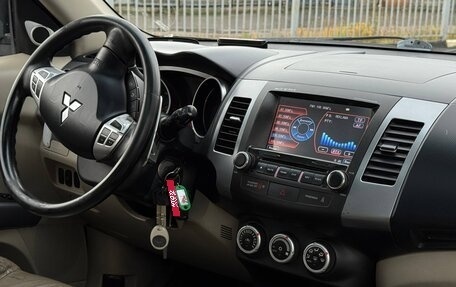 Mitsubishi Outlander III рестайлинг 3, 2007 год, 899 999 рублей, 12 фотография