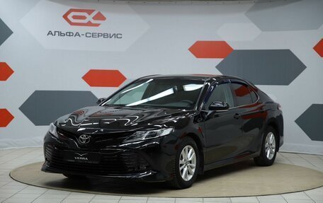 Toyota Camry, 2018 год, 1 890 000 рублей, 1 фотография