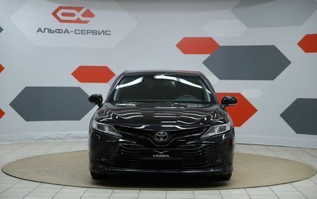 Toyota Camry, 2018 год, 1 890 000 рублей, 2 фотография