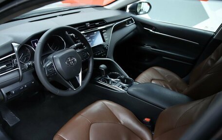 Toyota Camry, 2018 год, 1 890 000 рублей, 10 фотография