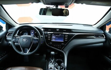 Toyota Camry, 2018 год, 1 890 000 рублей, 9 фотография