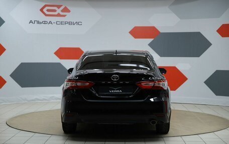 Toyota Camry, 2018 год, 1 890 000 рублей, 6 фотография