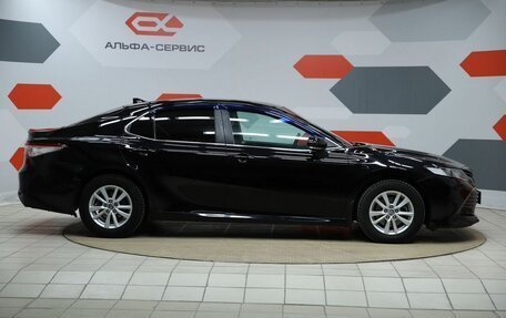 Toyota Camry, 2018 год, 1 890 000 рублей, 4 фотография