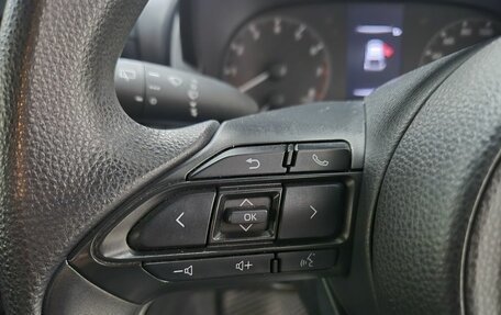 Toyota Yaris, 2020 год, 1 246 000 рублей, 19 фотография